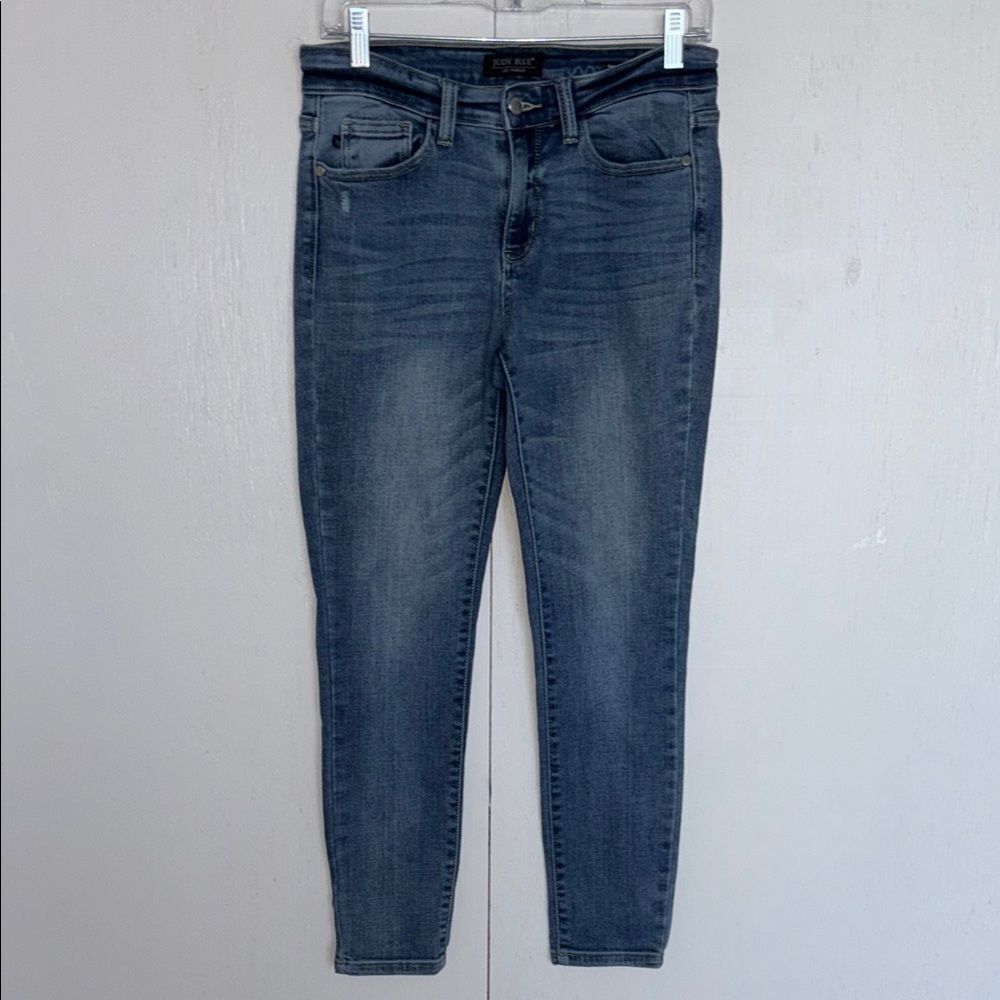 Judy Blue stretchy skinny woman’s jeans 5 pockets distressed size 5/27.